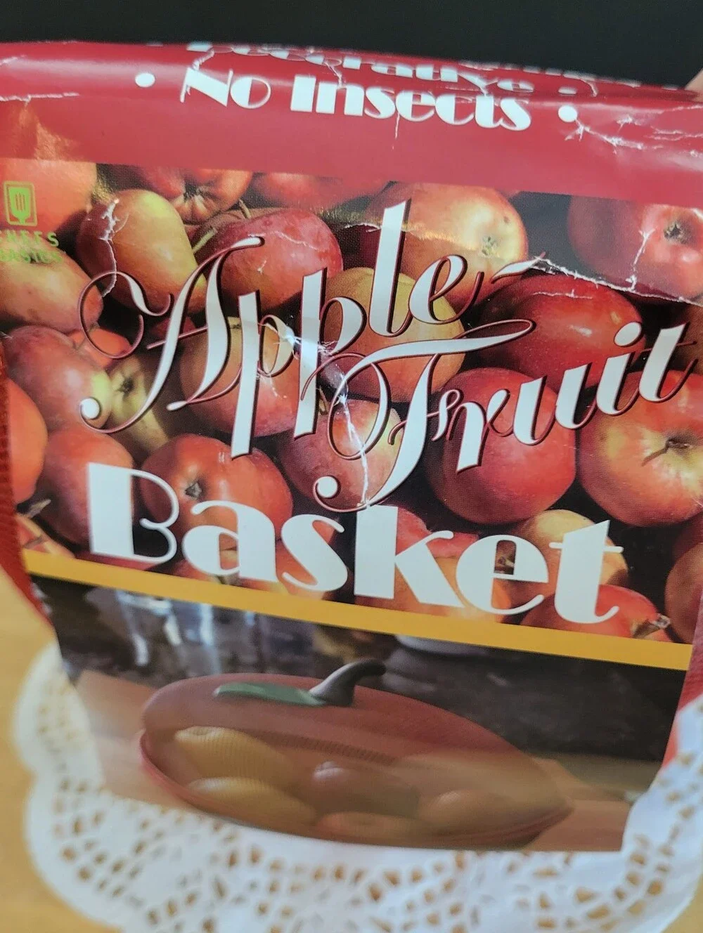 Apple-Shaped Plastic Mesh Fruit Basket w/ Lid, Free Standing, Large 9in Red. NEW